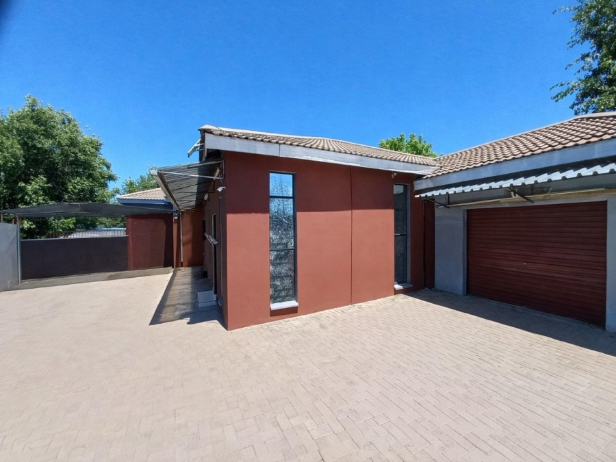 7 Bedroom Property for Sale in Ladybrand Free State